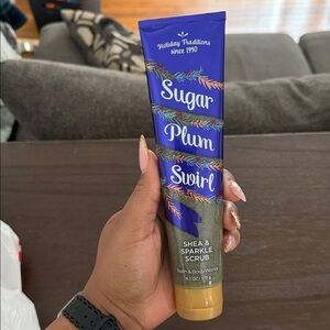 Bath & Body Works Sugar Plum Swirl Scrub -